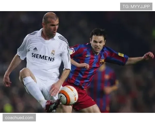 佩德里与哈维控球风格的代际差异及其战术适配逻辑解析