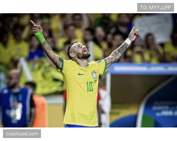 内马尔踢边路还是前腰更高效？战术定位与表现差异解析